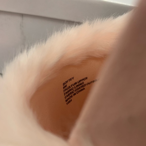 Steve Madden Softey Pink slides faux fur brand new - Picture 7 of 8